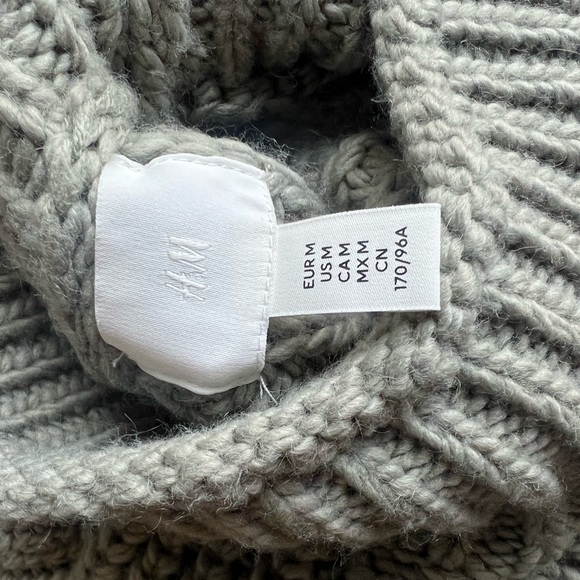 NWOT H&M Sweater - Picture 5 of 5
